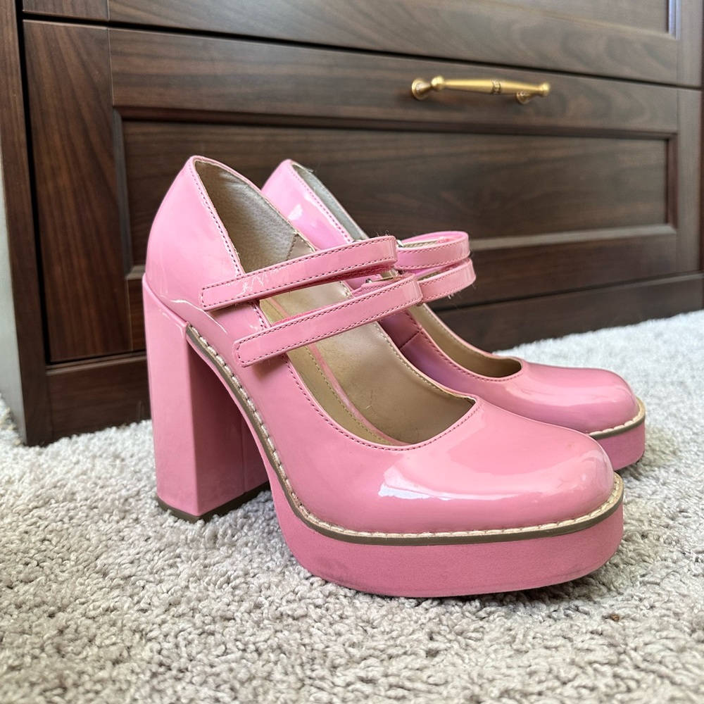 Steve Madden Pink Mary Jane Platform heels